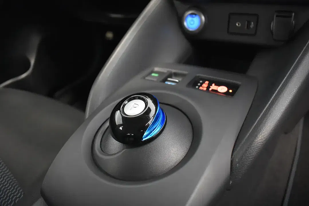 Nissan Leaf - Thumbnail 8