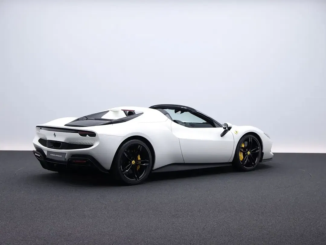 Ferrari 296 GTS - Thumbnail 6
