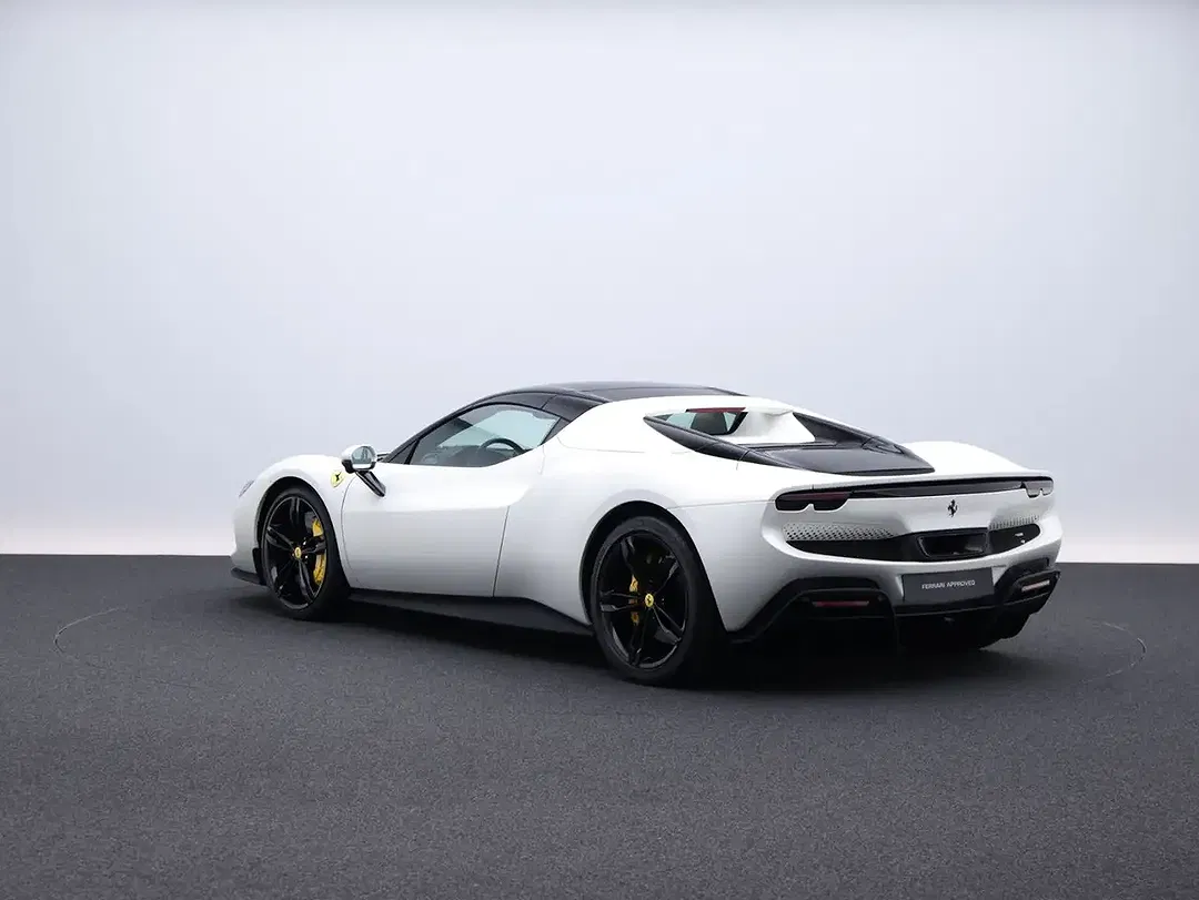 Ferrari 296 GTS - Thumbnail 8