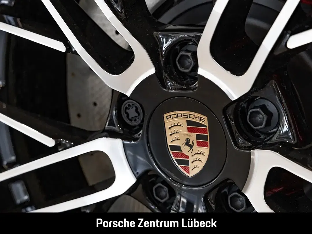 Porsche 992 - Thumbnail 11