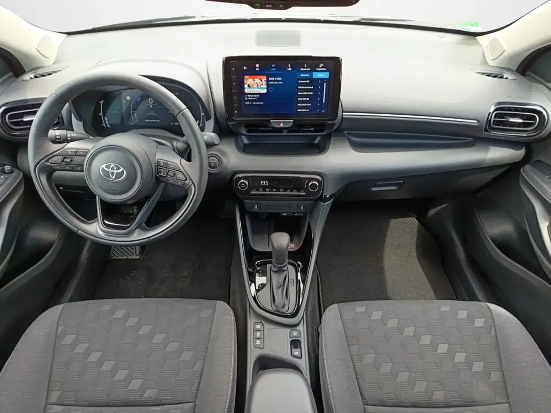 Toyota Yaris - Thumbnail 10