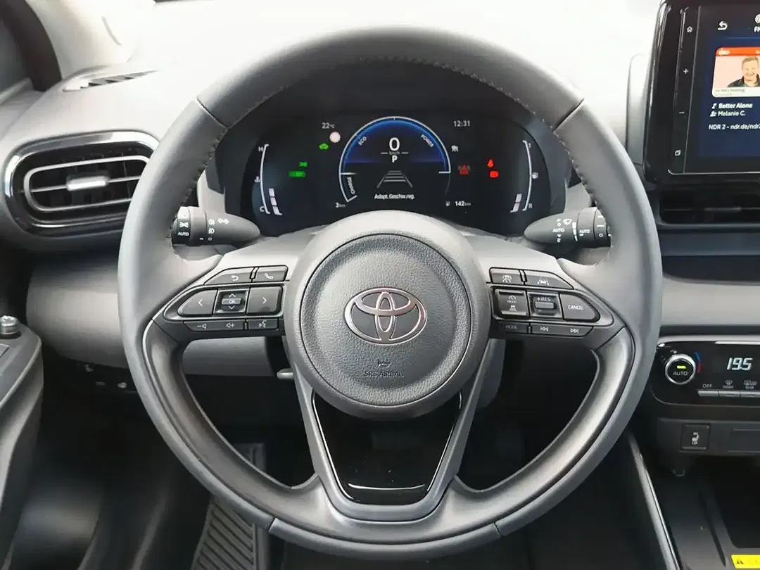 Toyota Yaris - Thumbnail 11