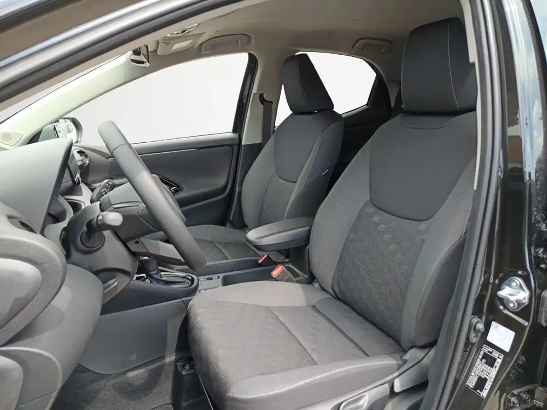 Toyota Yaris - Thumbnail 9