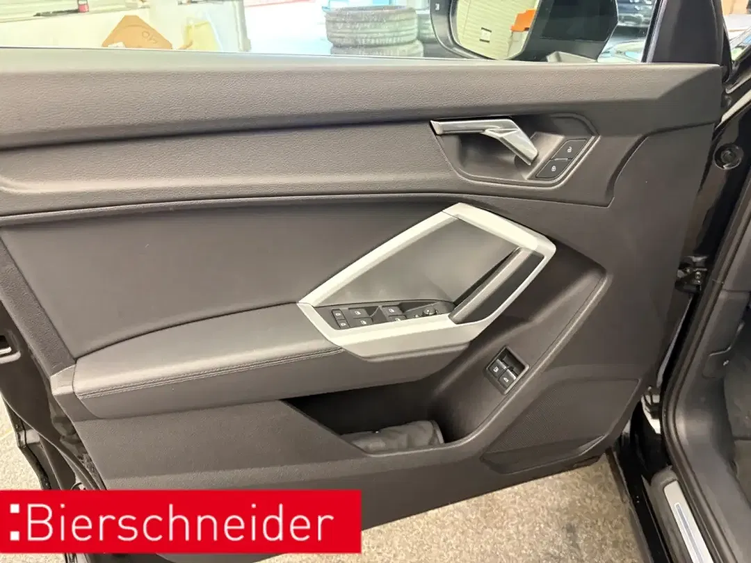 Audi Q3 - Thumbnail 15