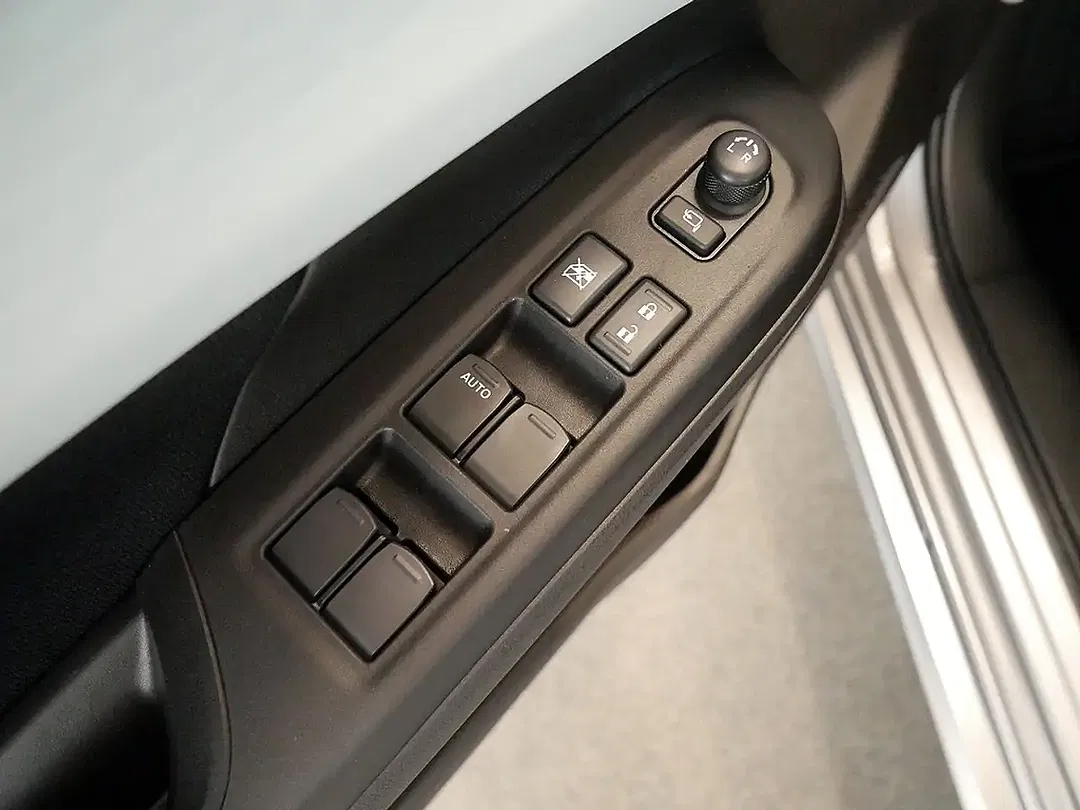 Suzuki Swift - Thumbnail 10
