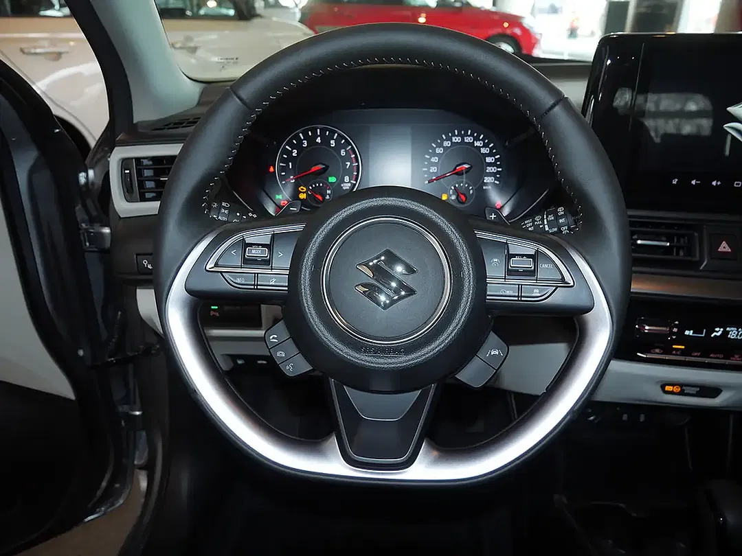 Suzuki Swift - Thumbnail 11