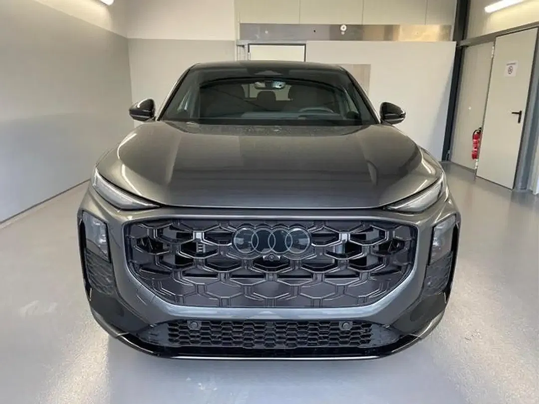 Audi Q3 - Thumbnail 2