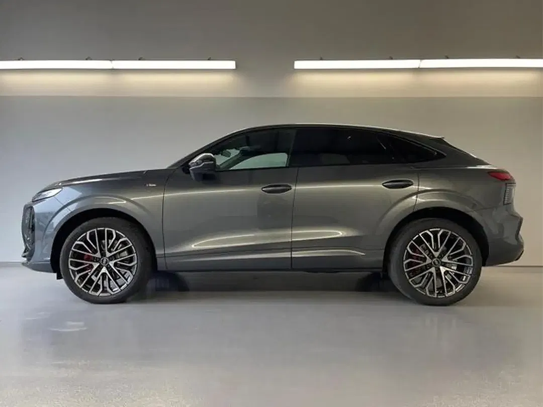 Audi Q3 - Thumbnail 3