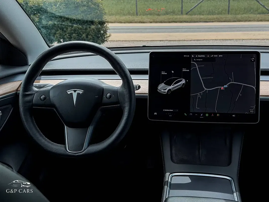 Tesla Model 3 - Thumbnail 15