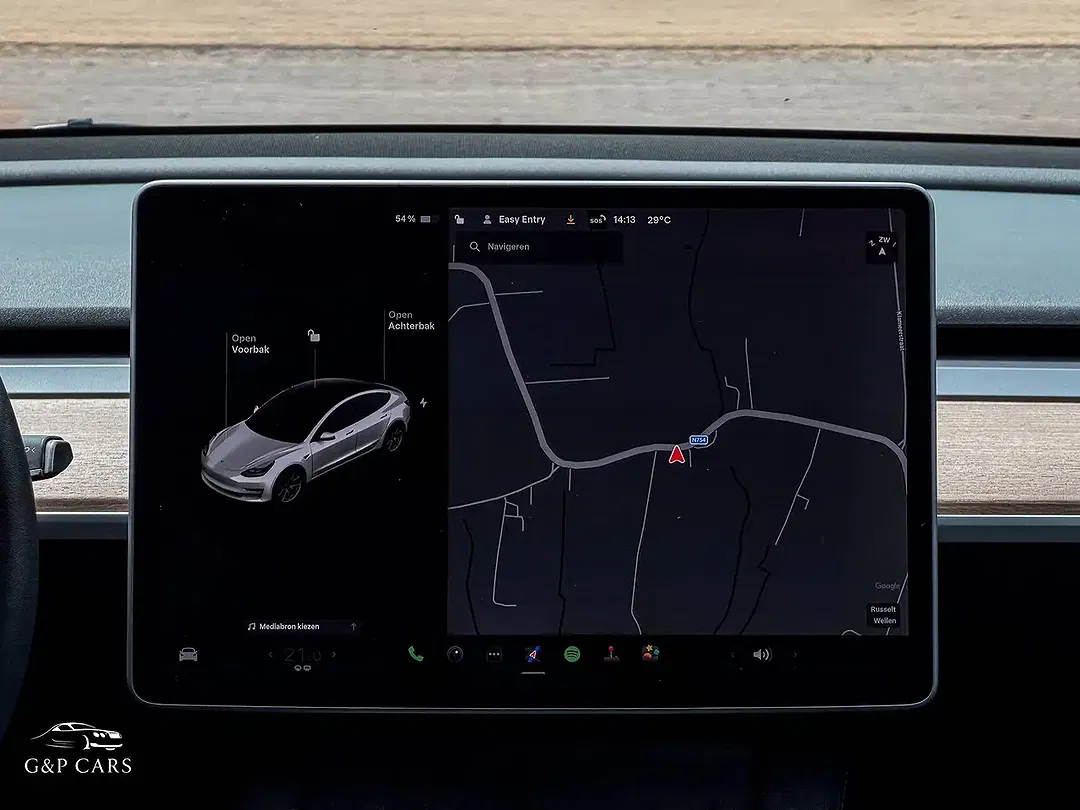 Tesla Model 3 - Thumbnail 16