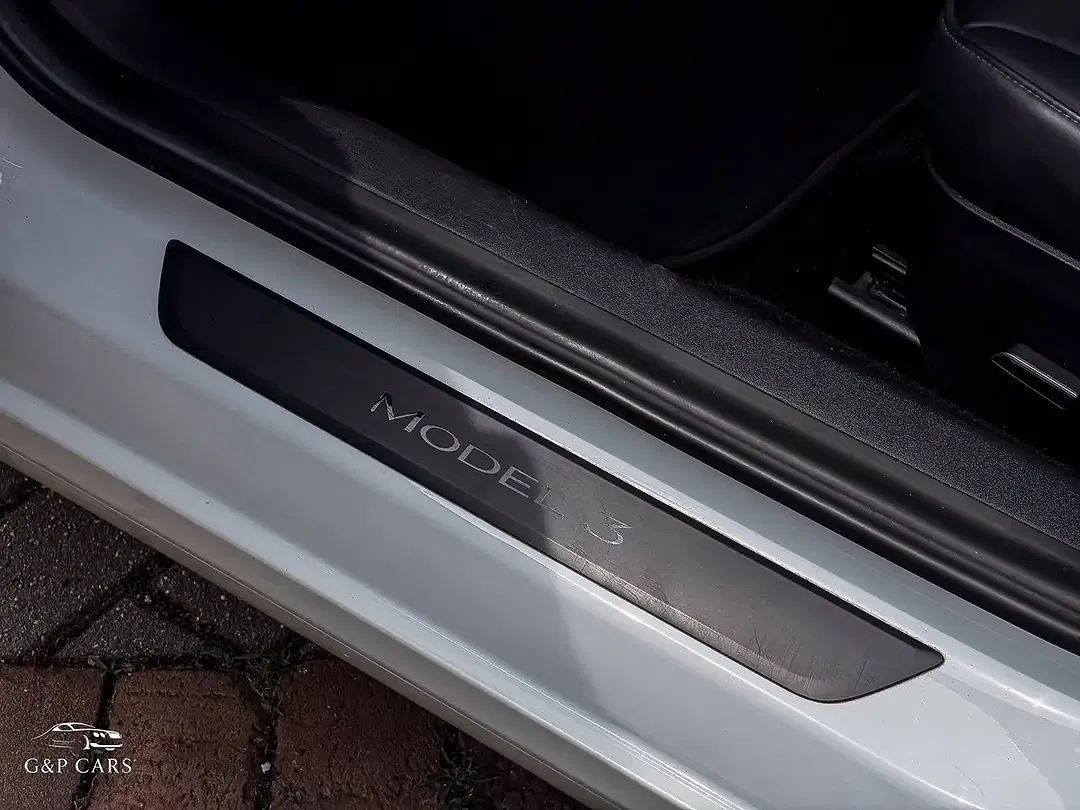 Tesla Model 3 - Thumbnail 18