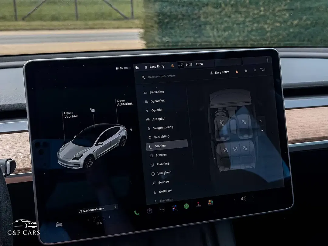 Tesla Model 3 - Thumbnail 24