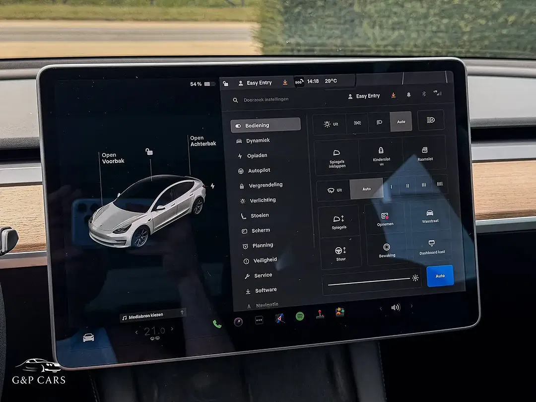 Tesla Model 3 - Thumbnail 26