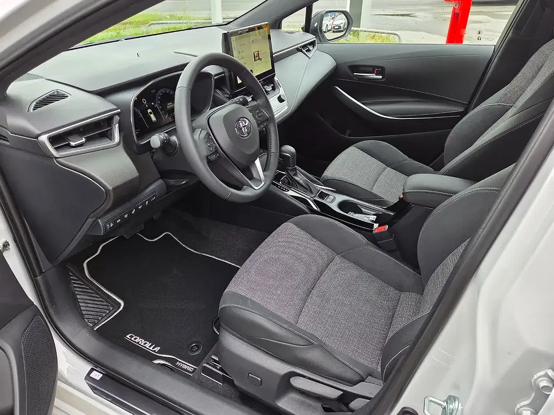 Toyota Corolla - Thumbnail 5