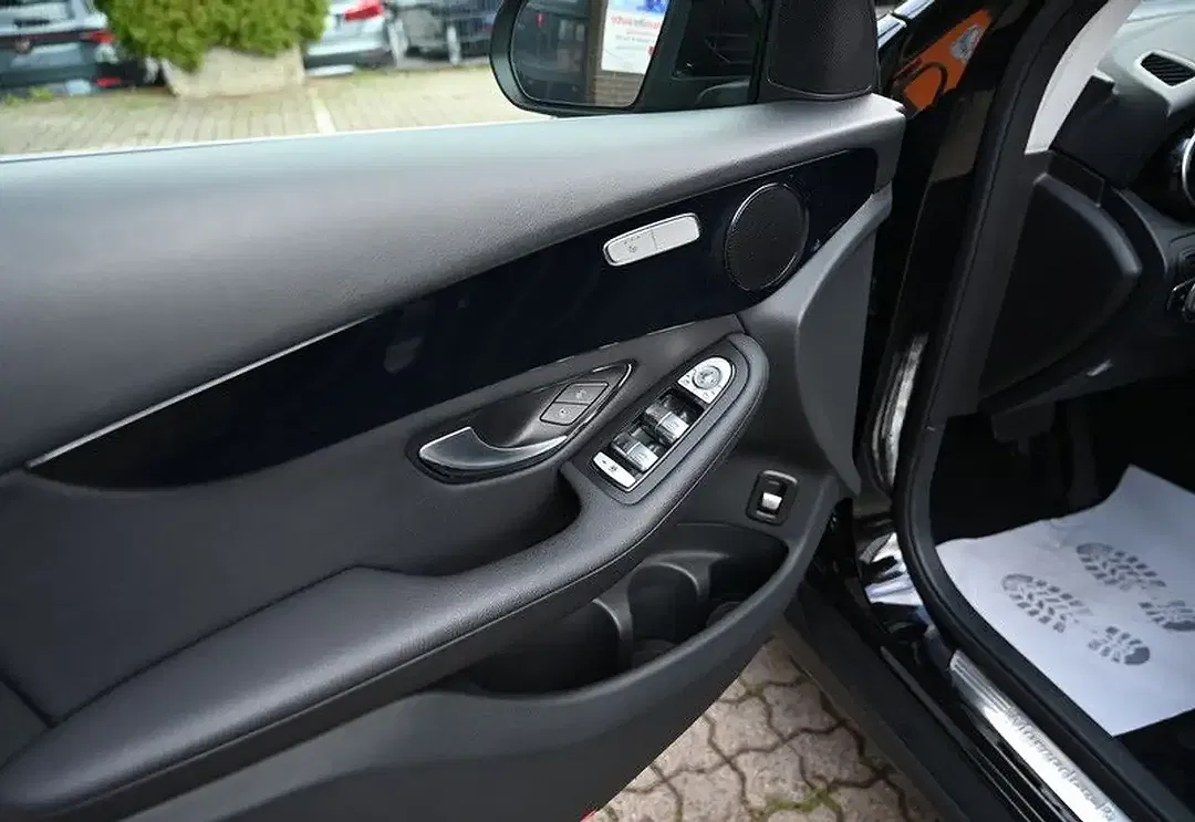 Mercedes-Benz GLC 250 - Thumbnail 23