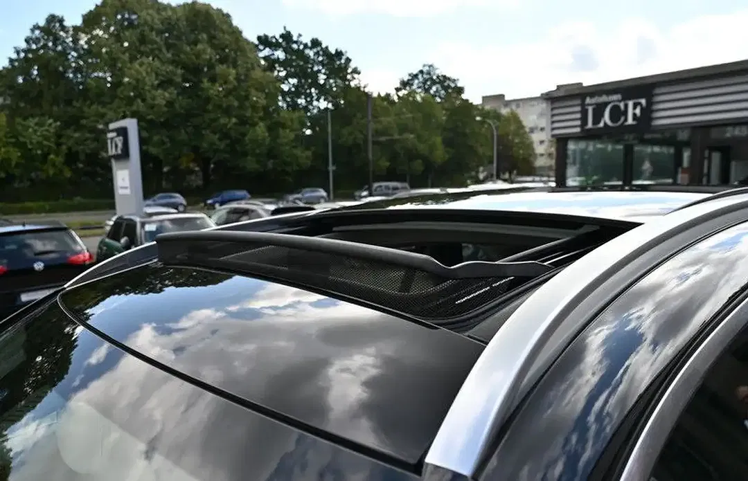 Mercedes-Benz GLC 250 - Thumbnail 24