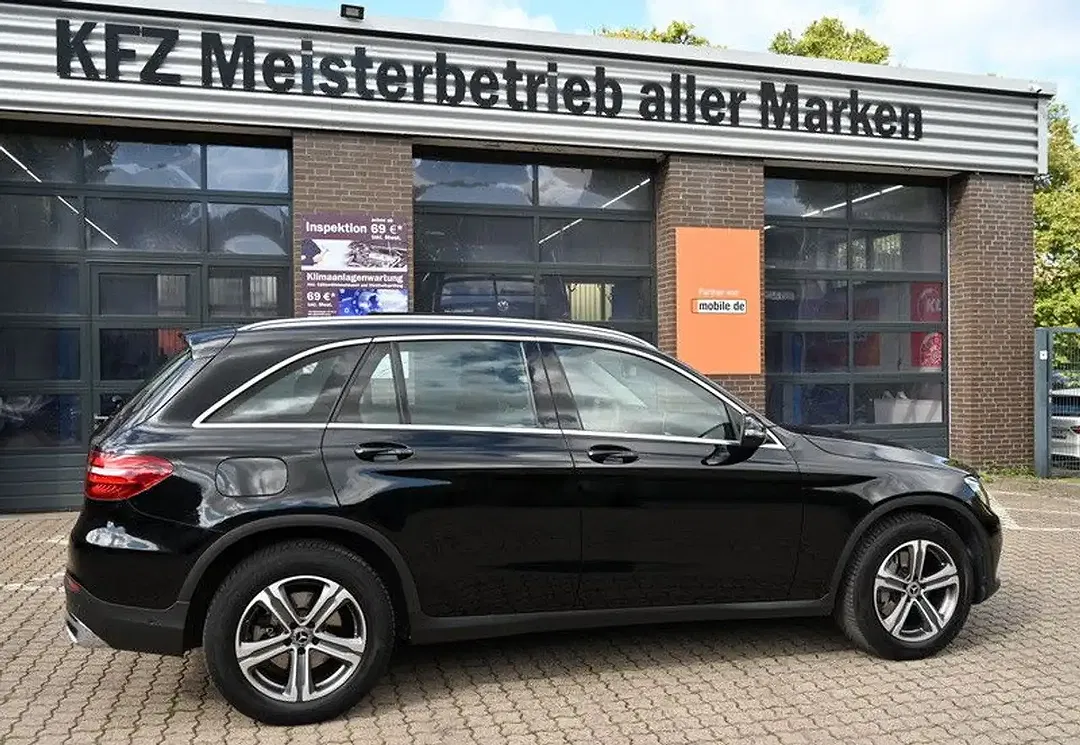 Mercedes-Benz GLC 250 - Thumbnail 3