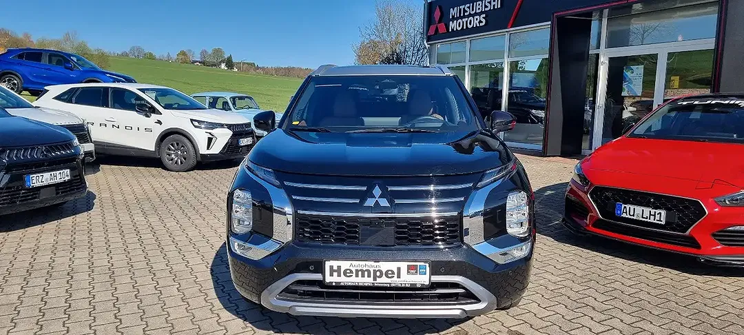 Mitsubishi Outlander - Thumbnail 2