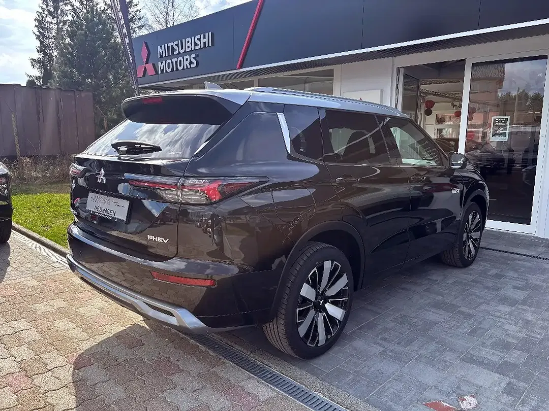 Mitsubishi Outlander - Thumbnail 11