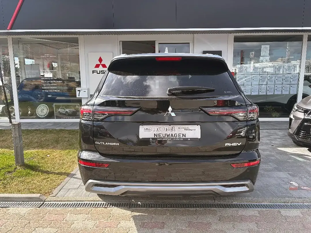 Mitsubishi Outlander - Thumbnail 12