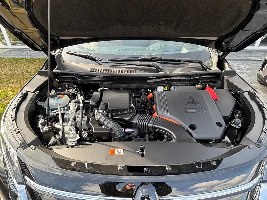 Mitsubishi Outlander - Thumbnail 2