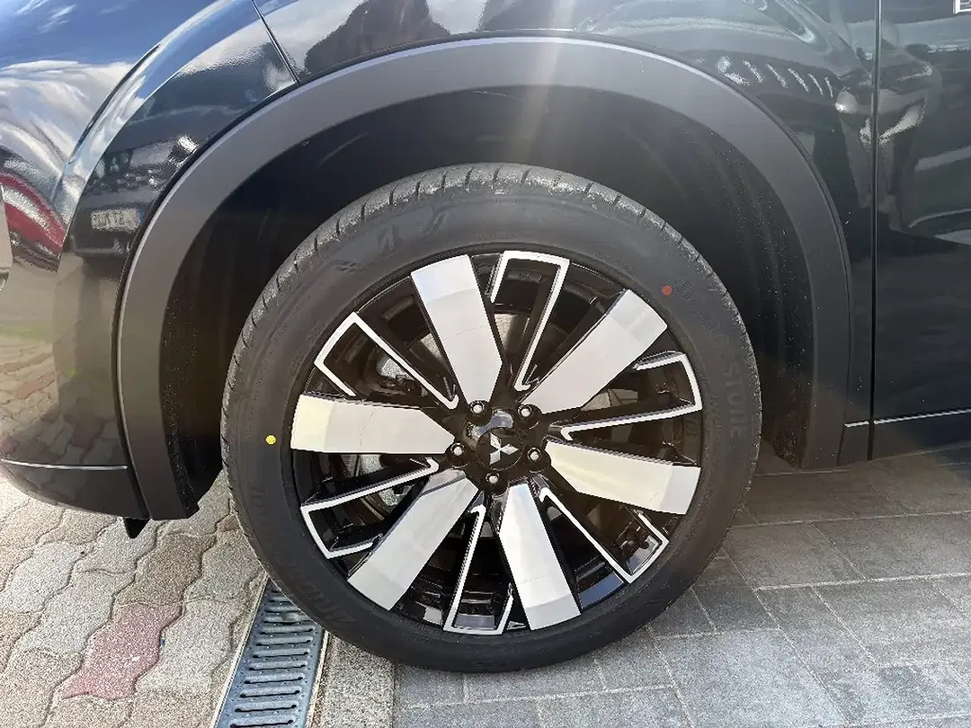 Mitsubishi Outlander - Thumbnail 3