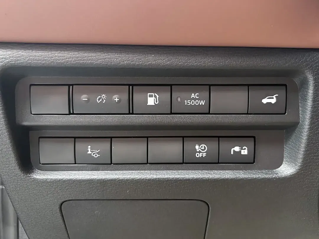 Mitsubishi Outlander - Thumbnail 5