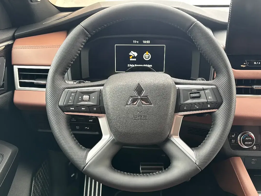 Mitsubishi Outlander - Thumbnail 6