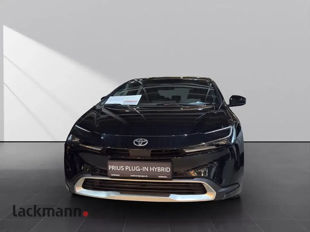 Toyota Prius - Thumbnail 2