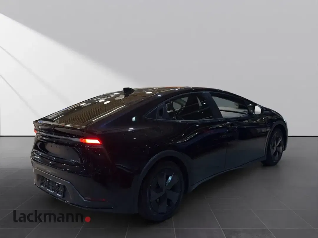 Toyota Prius - Thumbnail 4