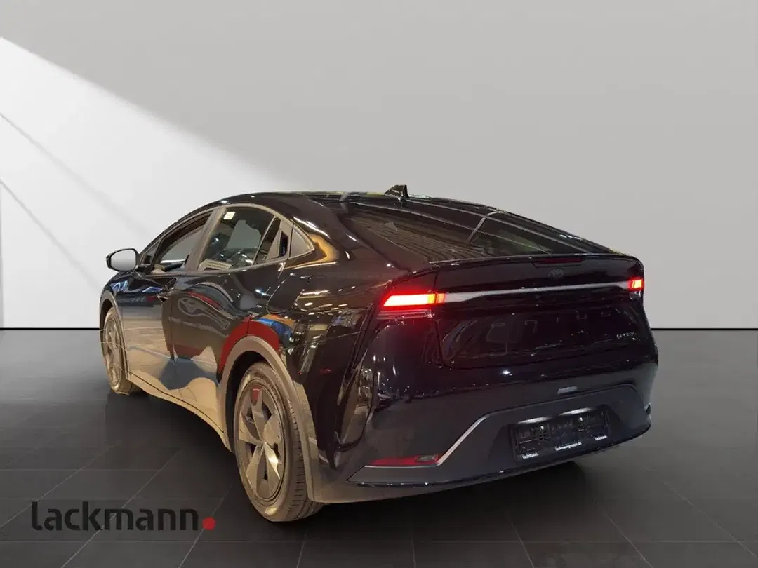 Toyota Prius - Thumbnail 5