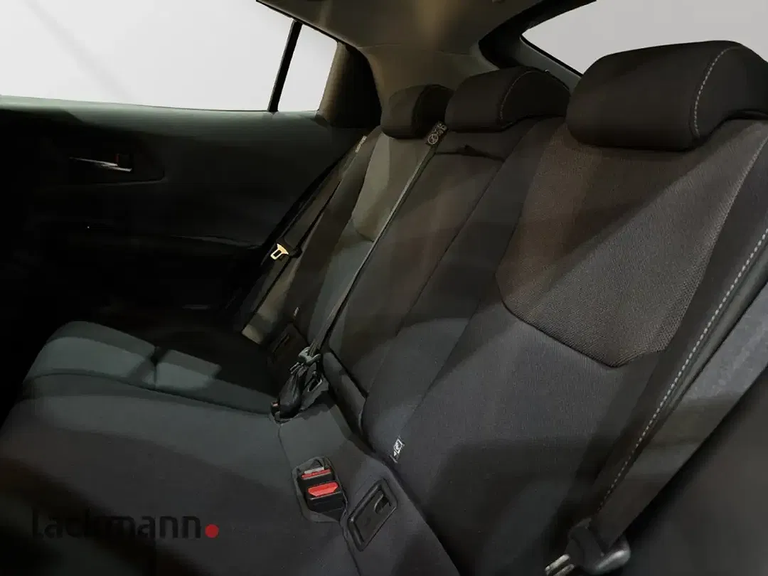 Toyota Prius - Thumbnail 8