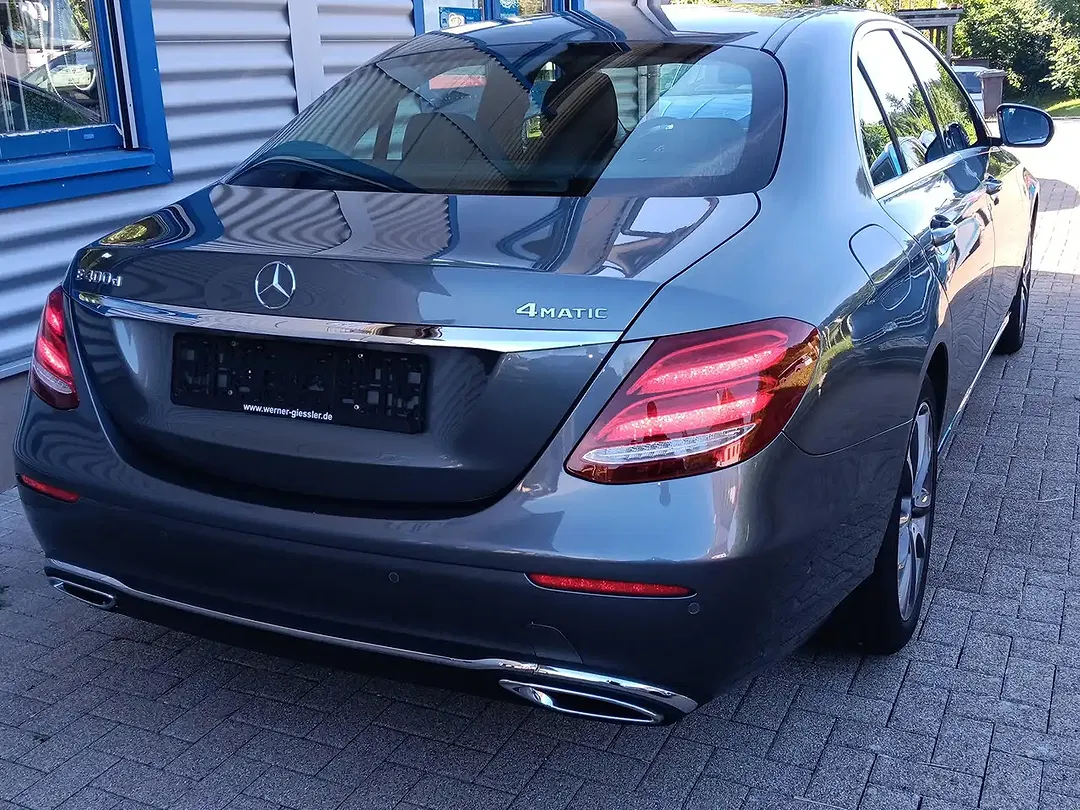 Mercedes-Benz E 400 - Thumbnail 3