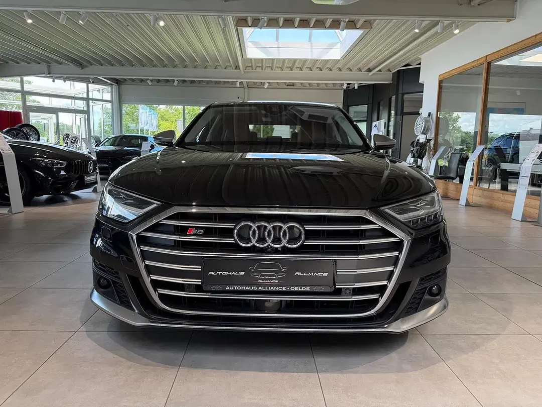 Audi S8 - Thumbnail 2