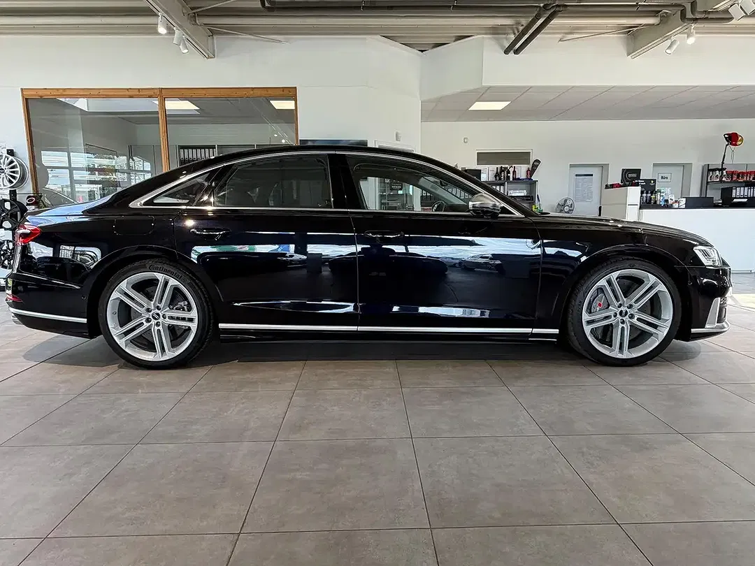 Audi S8 - Thumbnail 3