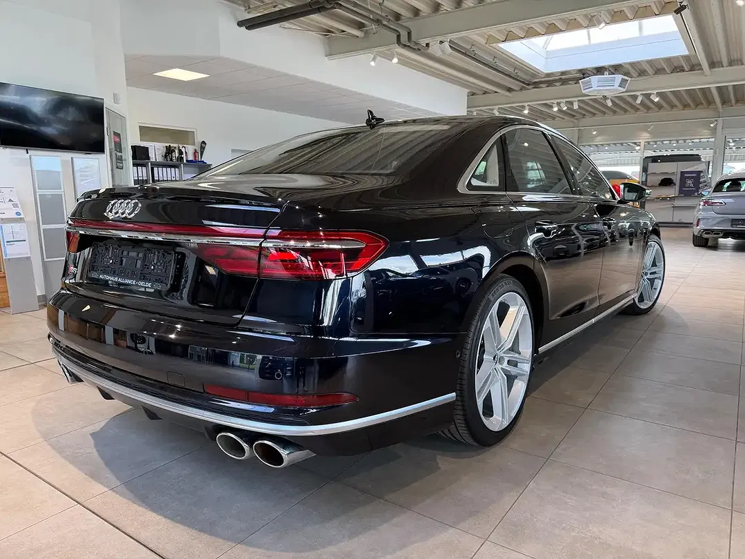 Audi S8 - Thumbnail 4