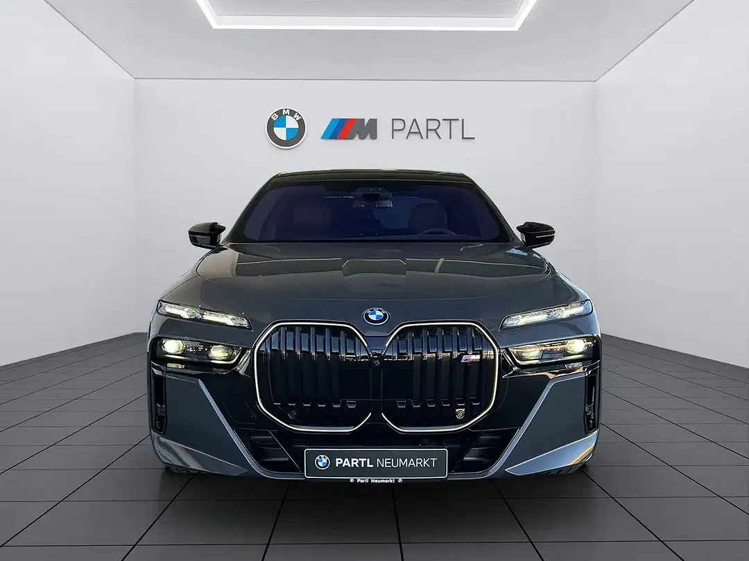 BMW 760 - Thumbnail 2