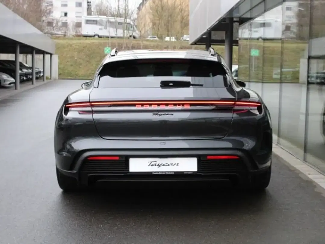 Porsche Taycan - Thumbnail 10