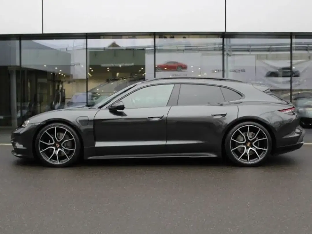 Porsche Taycan - Thumbnail 2