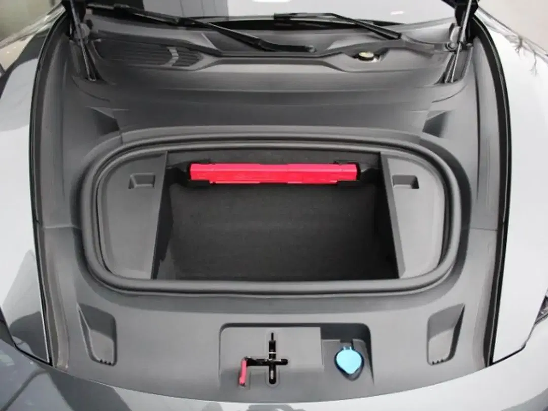 Porsche Taycan - Thumbnail 8