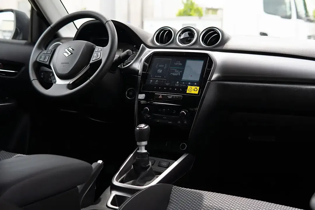 Suzuki Vitara - Thumbnail 8