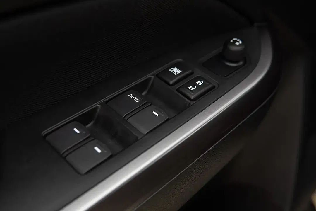 Suzuki Vitara - Thumbnail 9