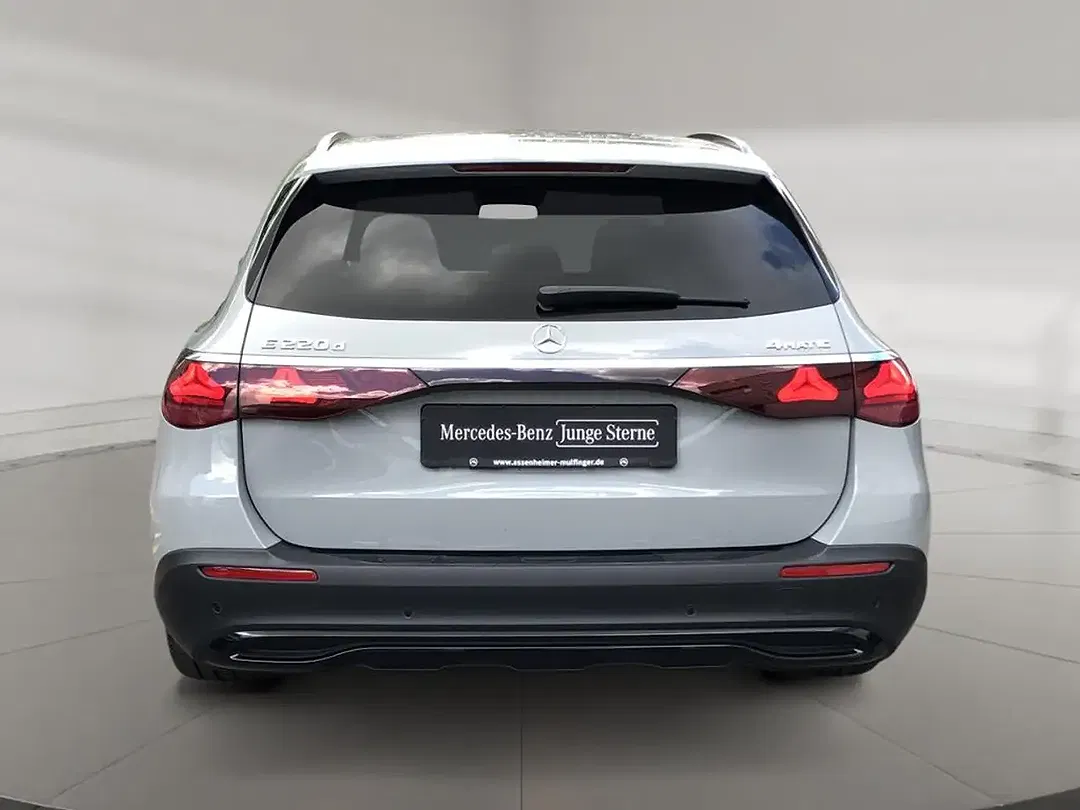 Mercedes-Benz E 220 - Thumbnail 4