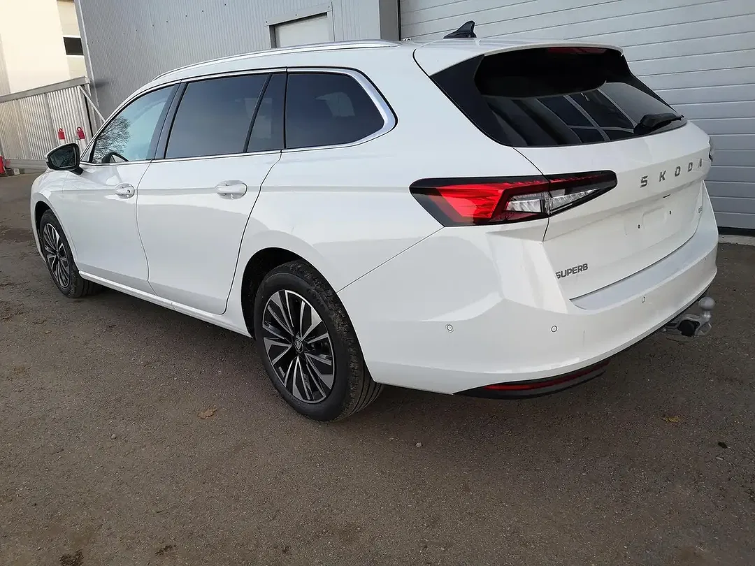 Skoda Superb - Thumbnail 3