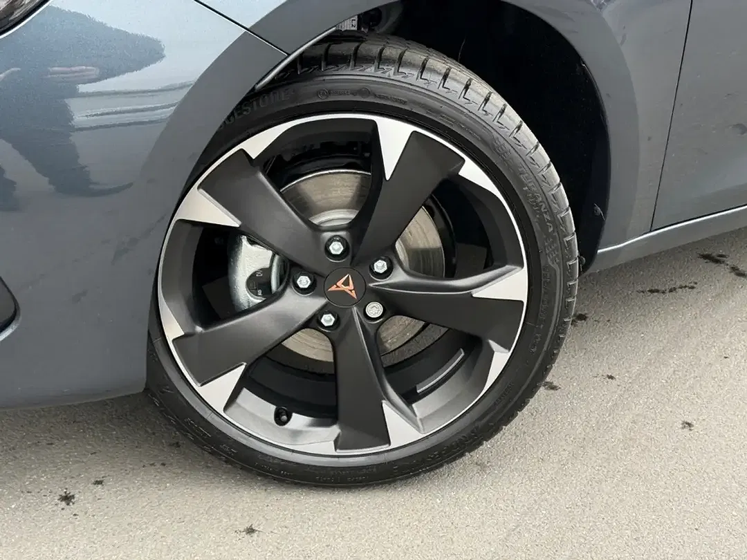 CUPRA Leon - Thumbnail 3