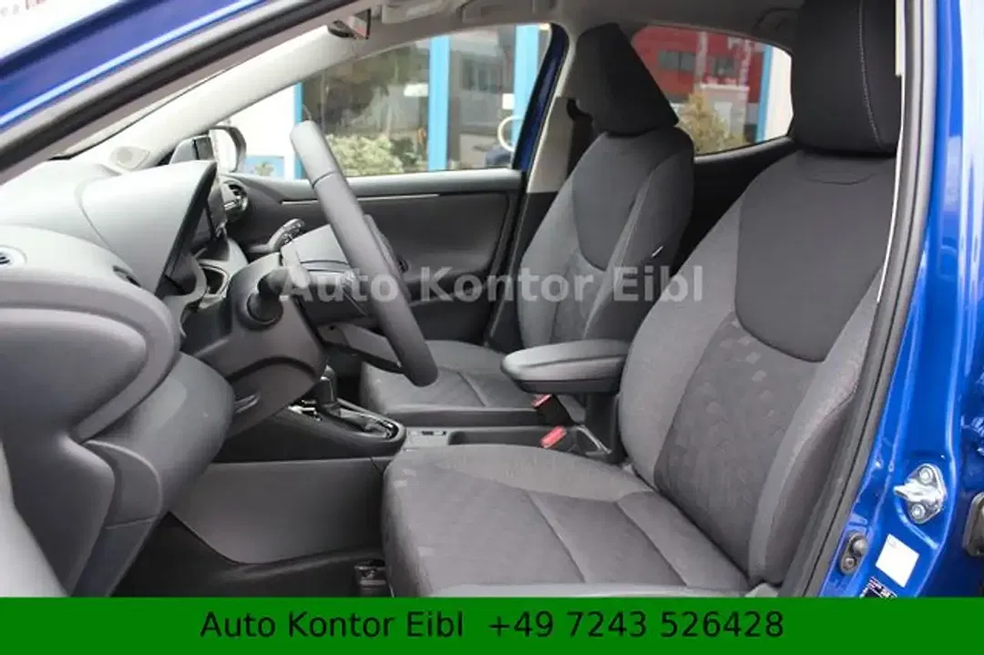 Toyota Yaris - Thumbnail 9