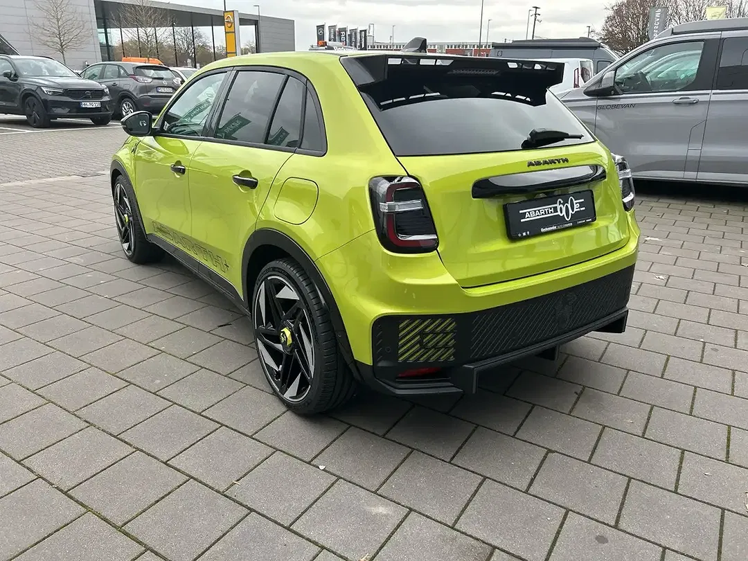 Abarth 600e - Thumbnail 4