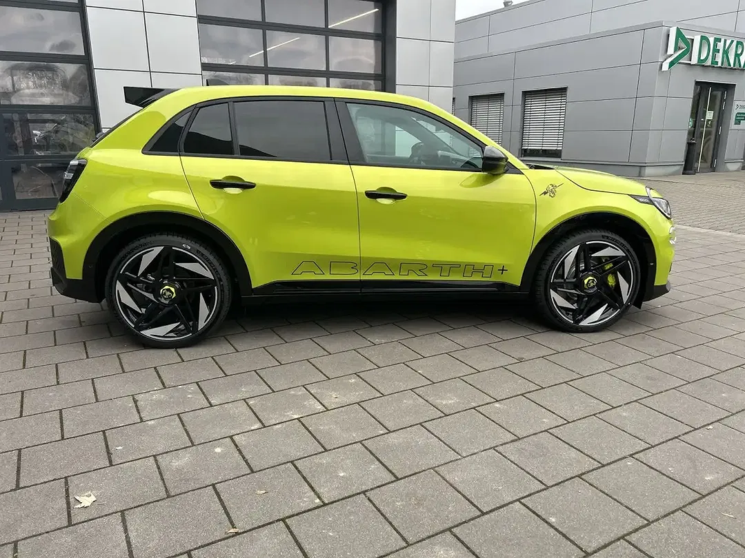 Abarth 600e - Thumbnail 6