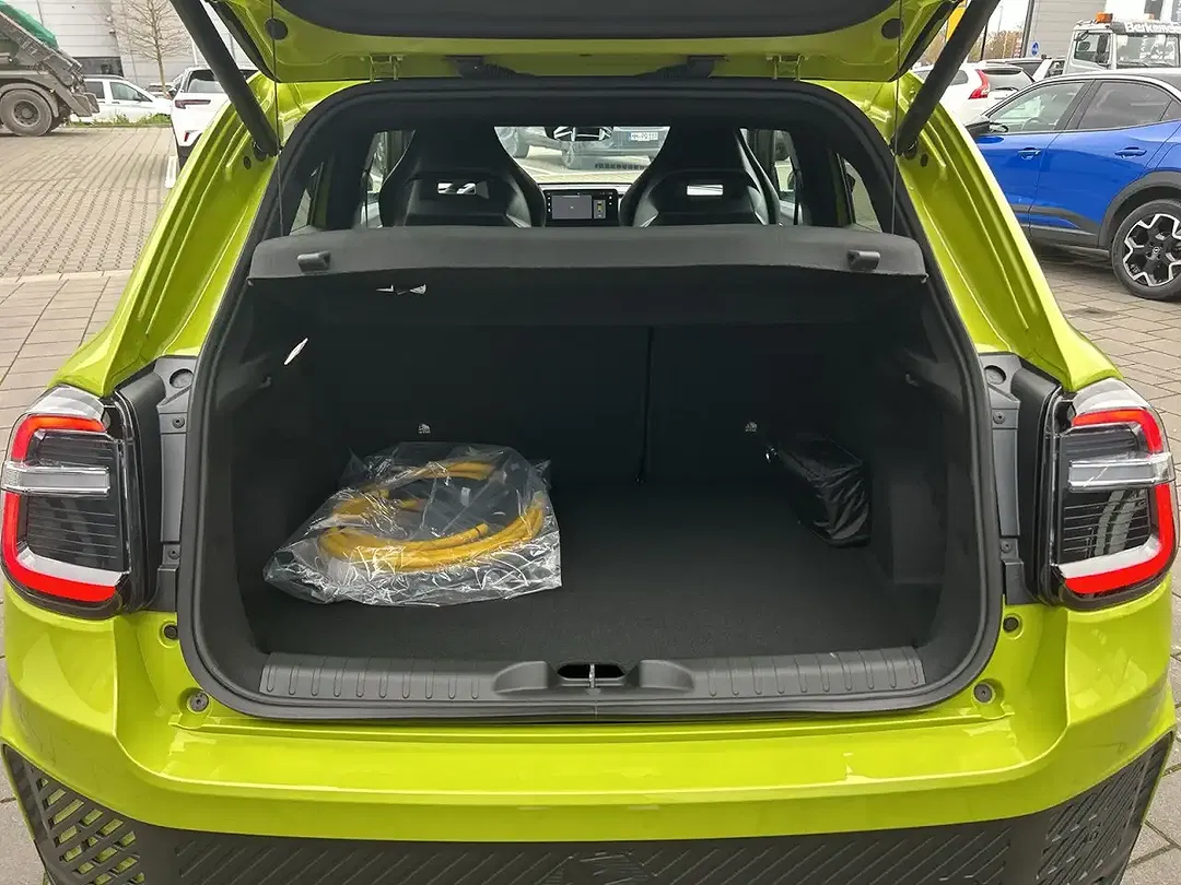 Abarth 600e - Thumbnail 8
