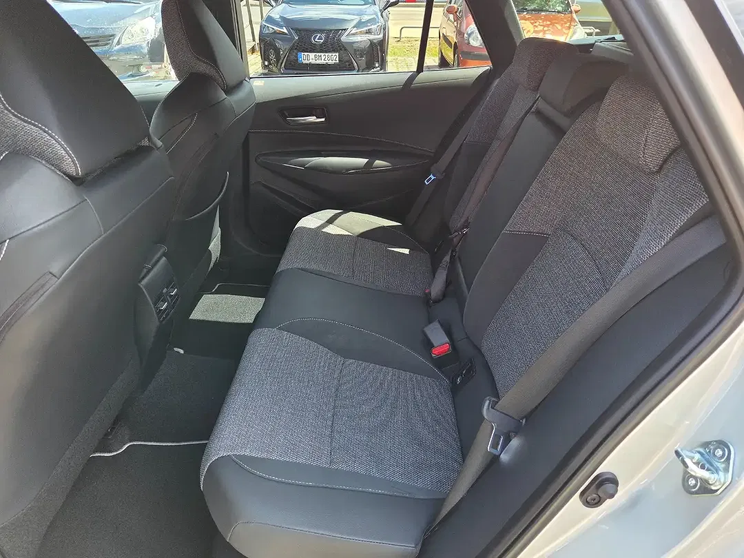 Toyota Corolla - Thumbnail 8